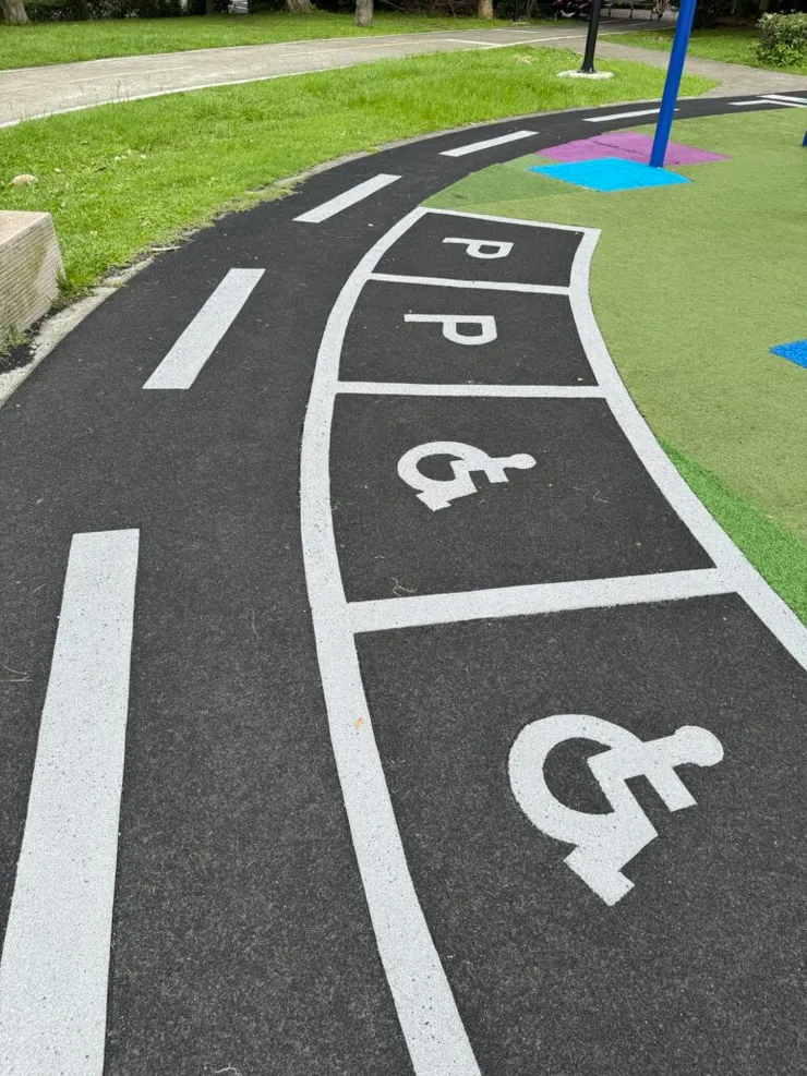 竟然還有停車區🅿️