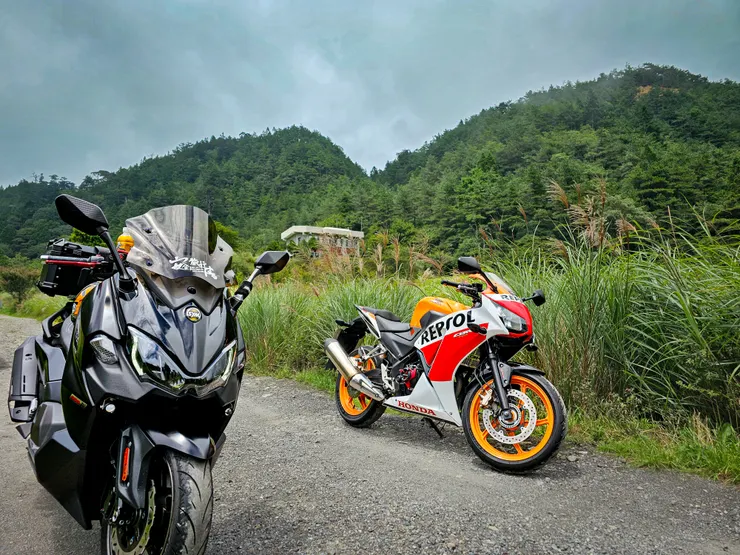 「寂寞派出所」獨自佇立在山凹小平原間，真的是很寂寞的氛圍