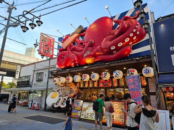 這邊有更大更壯觀的立體招牌