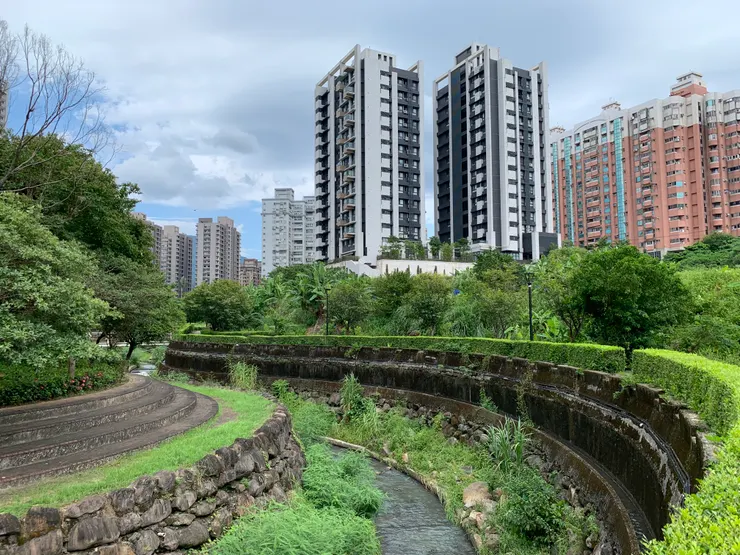藍天綠地一片開闊無垠