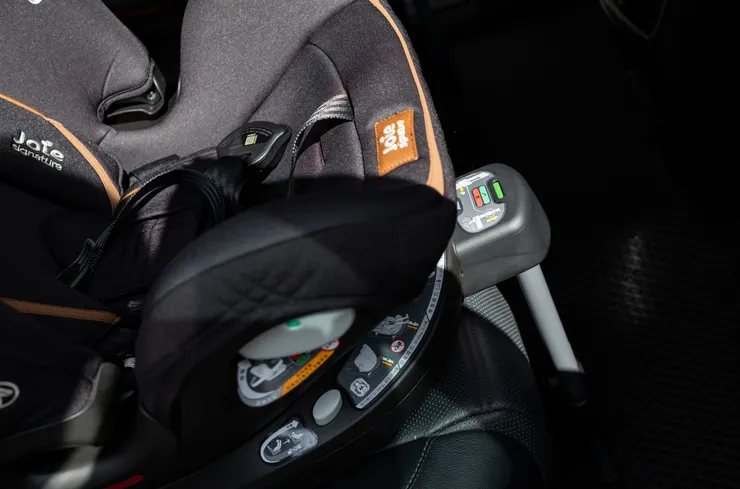 鋁合金支撐腳也一樣是用綠色標示安裝正確。