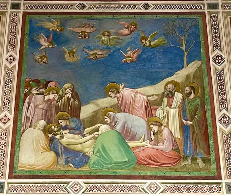 很少人注意到，但畫作兩旁的馬賽克和畫框也都是喬托用筆畫出來的