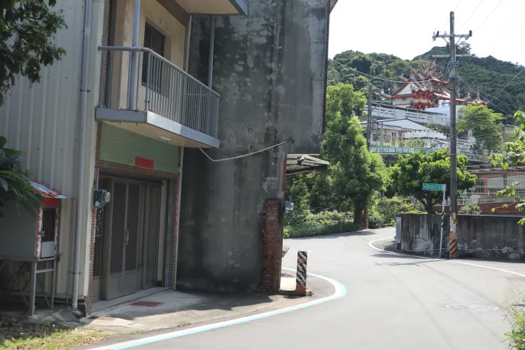 湖水路往南投方向瞥見開林寺