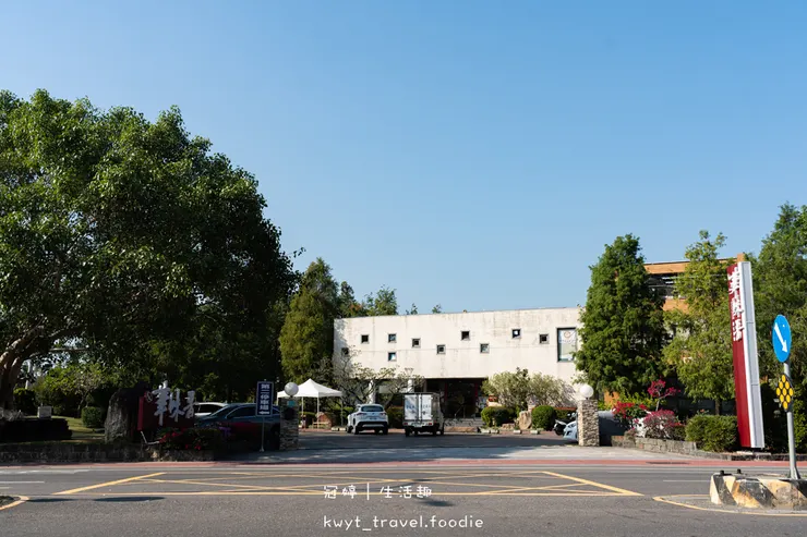 [台南新營聚餐好停車]華味香景觀宴會餐廳，熟客推薦菜單全攻略！必點350元大份量芋頭小卷米粉、功夫菜芋泥貢鴨，新營美食餐廳推薦，附最新菜單