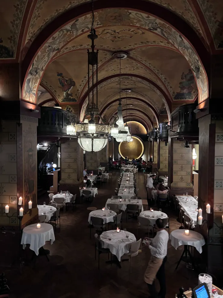 充滿中世紀風格的餐廳