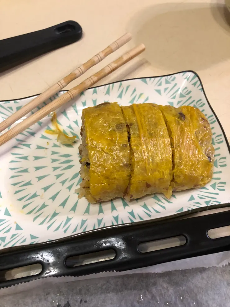 刀子磨利，然後用劃開的方式，這樣切起來就很漂亮了！