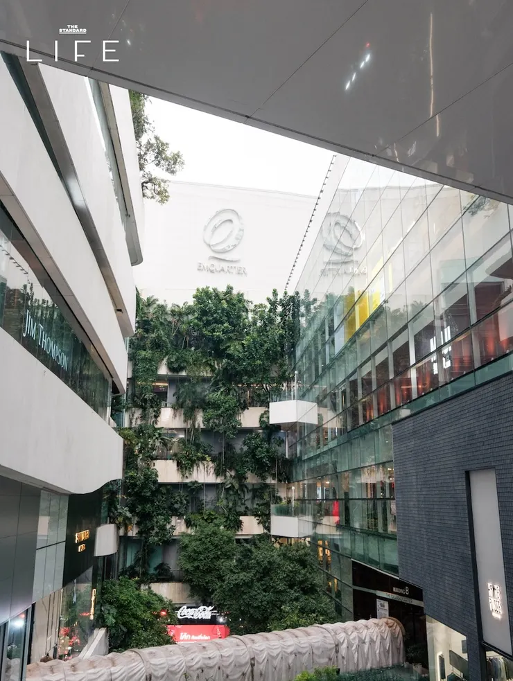 圖片取自 The Standard – 20 อาคารในกรุงเทพฯ ที่แค่เดินเข้าไปก็ได้สัมผัสกับธรรมชาติ!