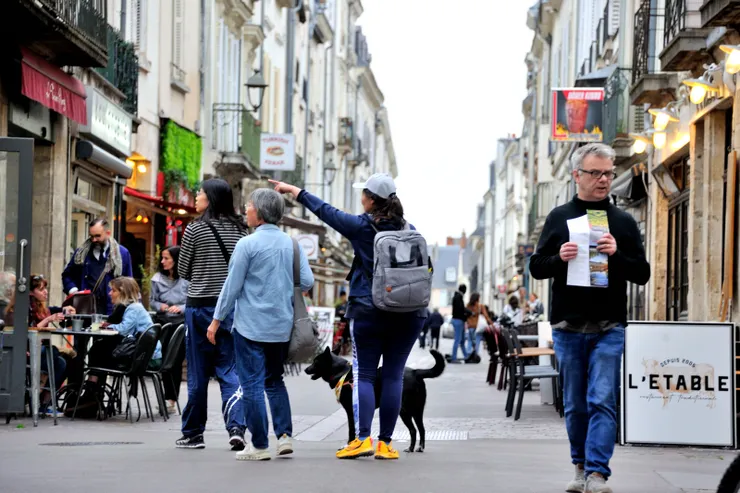 【在大教堂附近的圖爾老城區】