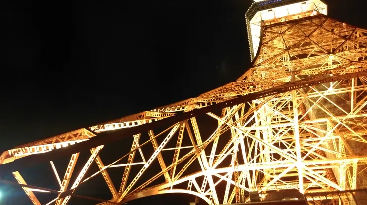 ▲我心中的羅馬──東京鐵塔，她在漆黑的天空寫字給我。