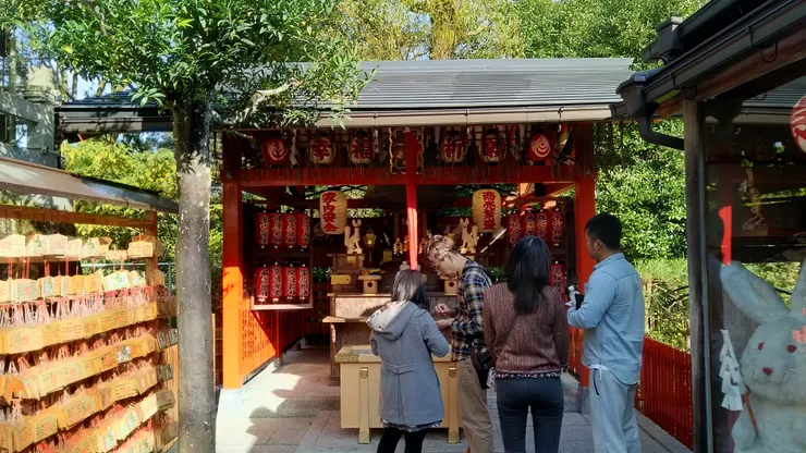 掛了滿滿的繪馬，足見其人氣之高