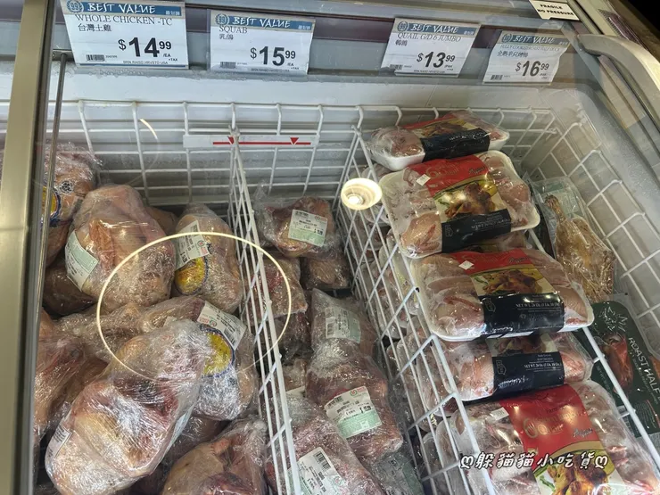 乳鴿對喵來說也是傳說中的美食，可惜不會料理，不然真想買隻回家玩玩~