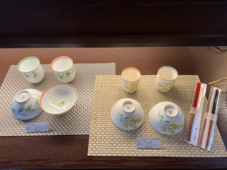 無論自用或手信也一個不錯選擇, 我就買了一套入門級飯碗+湯吞, 還有一套湯吞送朋友。