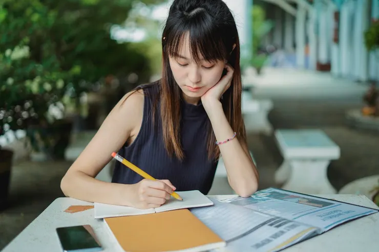 她逐漸建立自信,不再因少數人的懷疑而動搖。(圖/Pexels,非故事主角)