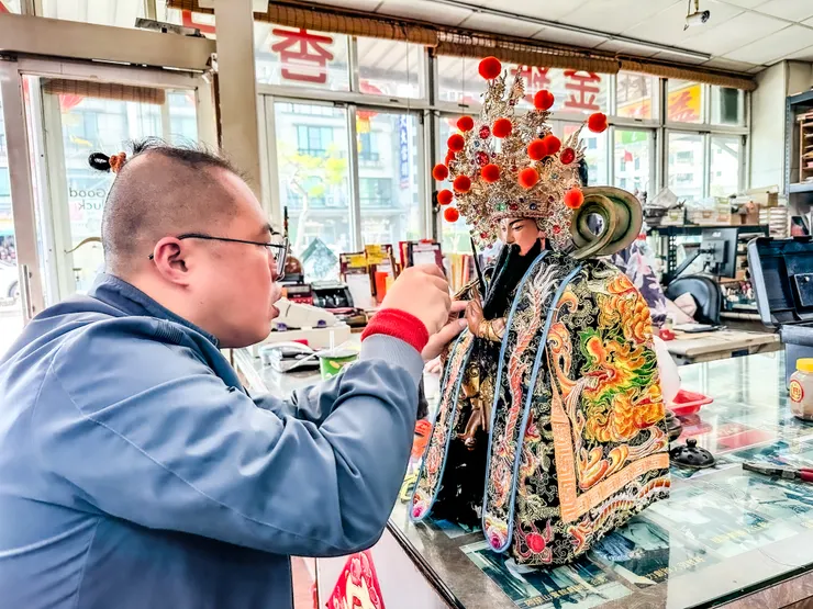 龍益行|台南佛具店・金紙店・宗教百貨・神主牌雕刻・拜拜用品 專精 神主牌雕刻與祖先牌位製作,提供佛具、金紙、神桌、拜拜用品等完整祭祀用品。 服務包含:擇日安神位、安祖先、神桌安裝,並支援 外縣市宅配,讓您安心完成祭祀。 📞 電話:06-2569113 📱 LINE:led1984 📍 地址:台南市安南區北安路二段612號 👉 Google 地圖導航:https://maps.app.goo.gl/uDjdLD8wNKH3rihN9 延伸閱讀 ➜ 龍益行在方格子文章專區 https://vocus.cc/article/68dfecd8fd8978000144cfe9