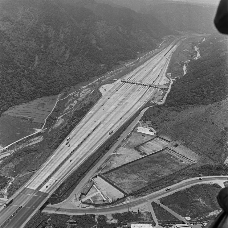 圖13 1978年泰山收費站空照圖 案名：工程建設、空照 檔號：0064/0063/1 來源機關：行政院新聞局 管有機關：國家發展委員會檔案管理局