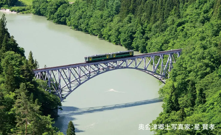 最為人所知的一個景點 靠近会津宮下駅,很多鐵道攝影家會去這裡拍照 我搭在車上就無法看到這樣的景觀(照片來自官網）