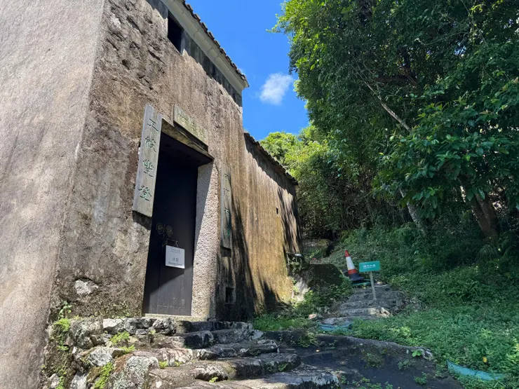 不巧地星期二是休館日