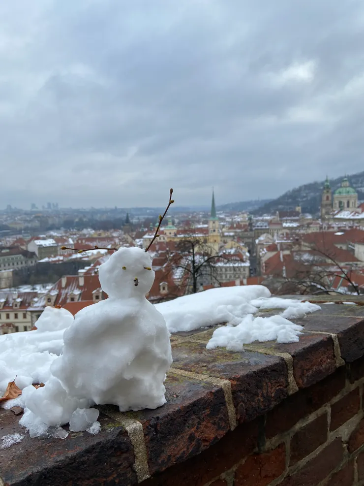 需要給這個揪咪的雪人一個獨自的版面~