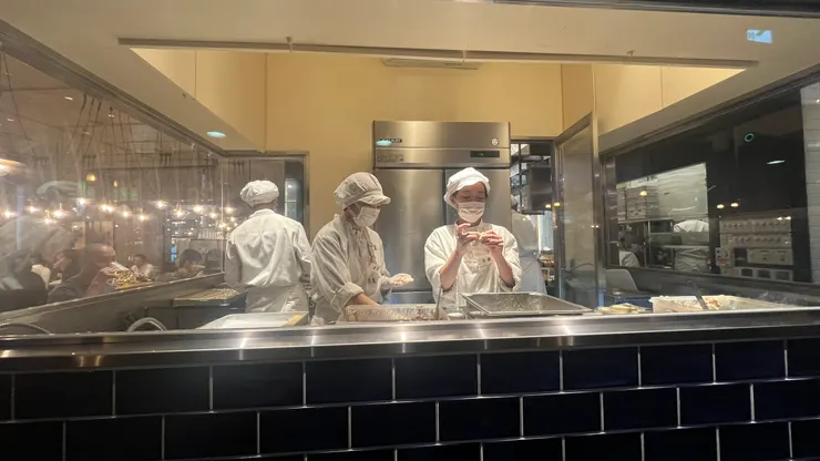 餃子現包，美味度當然更加分。