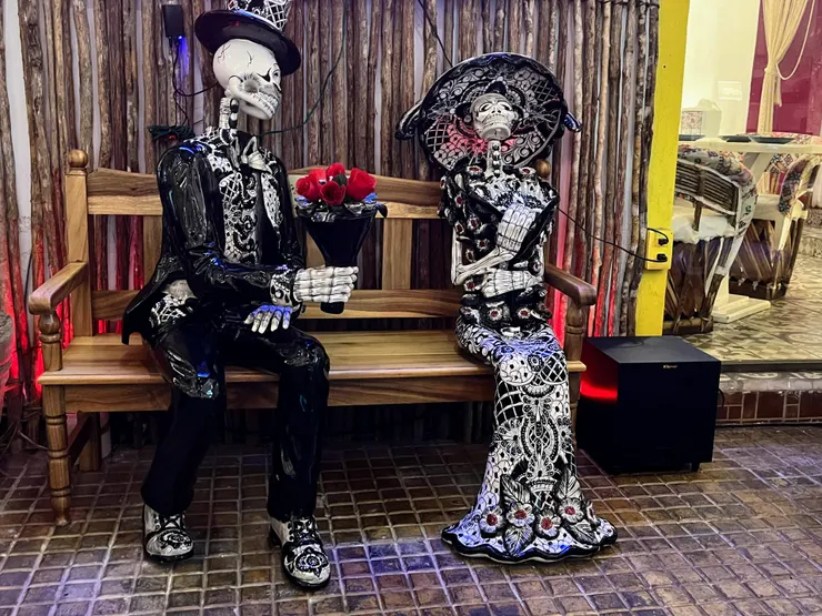 梅里達某餐廳內的亡靈節裝置。