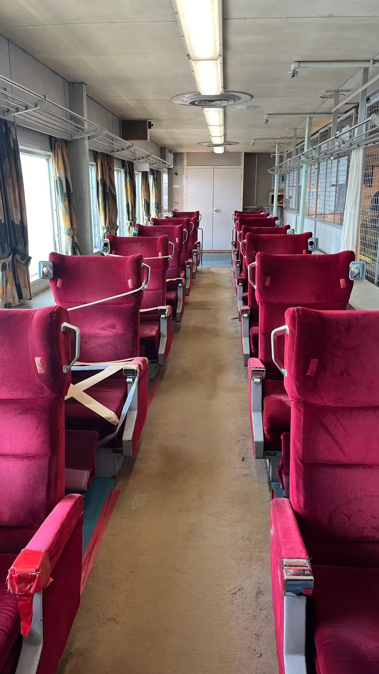 這應該就是當年的二等座席。