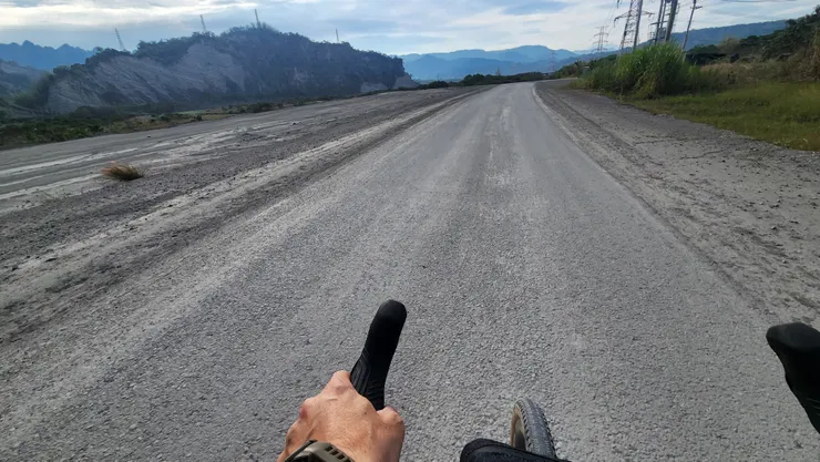 這路況其實公路車也沒啥問題。