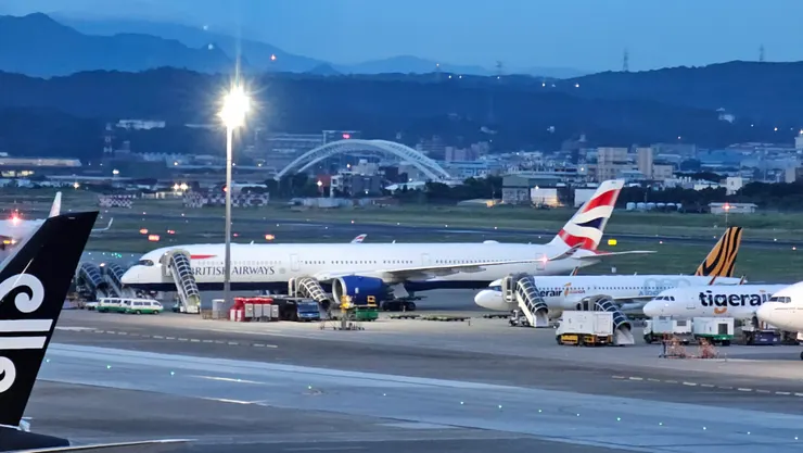 入夜後的英航空中巴士A350