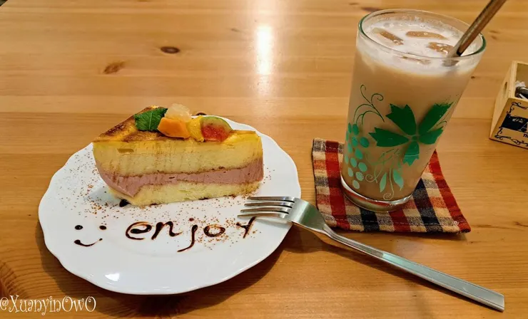 莓果戚風蛋糕+特調奶茶