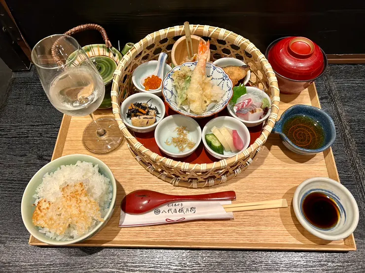 儀兵衛のかご盛り銀シャリ御膳（儀兵衛竹簍綜合白飯御膳） 