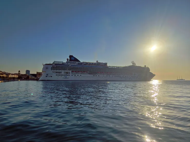 我們搭乘的 NCL Gem