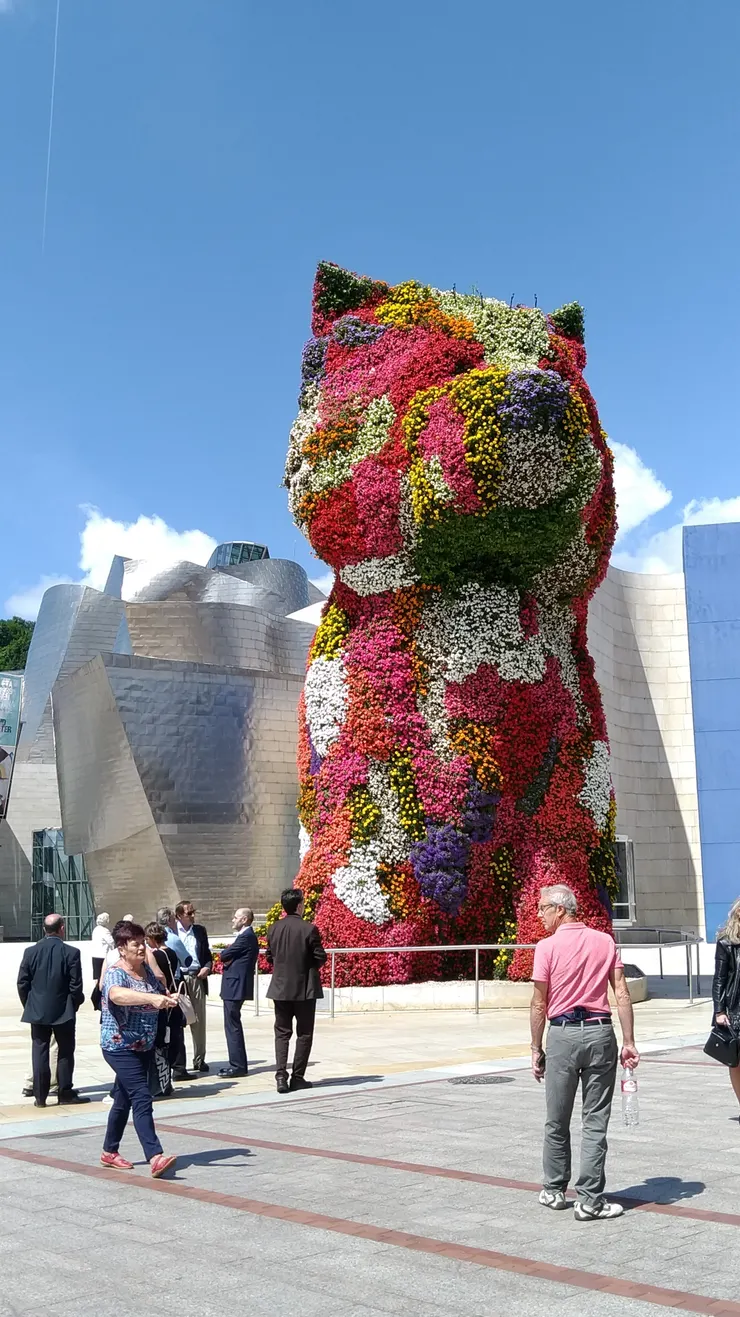 當代普普藝術家Jeff Koons的作品《Puppy》