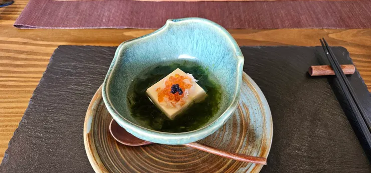 魚子醬豆腐海帶湯