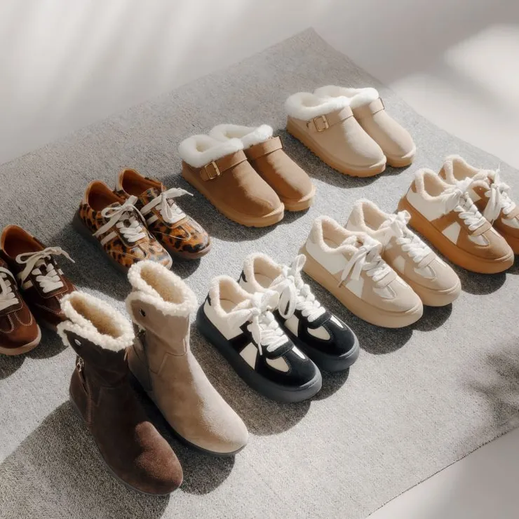 ▲東笙集團打造「絨.癒.時.光」系列,以大地色系為主,推出平底、高跟及麵包鞋等多款式。