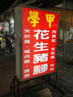 像是那些熱愛搭乘郵輪旅行的網紅,也不可能整日就在餐廳那邊一直吃吃喝喝,即使餐廳是整日供餐的。一定要安排時間運動和從事其他的娛樂,不然身體狀況會變差。只是在拍照時就要擺姿勢在享受美食美景,而那只是旅行的一部分而已。