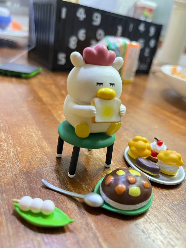 跟Loeb媽一樣食物不離手的形象