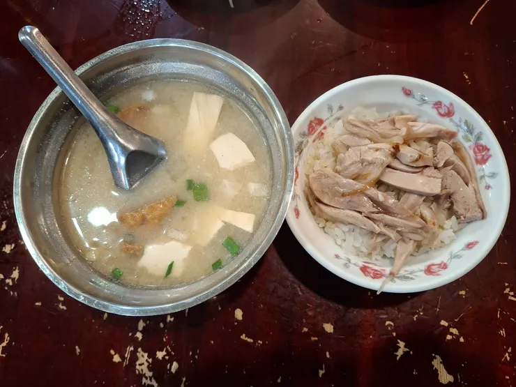 雞肉飯與味噌湯