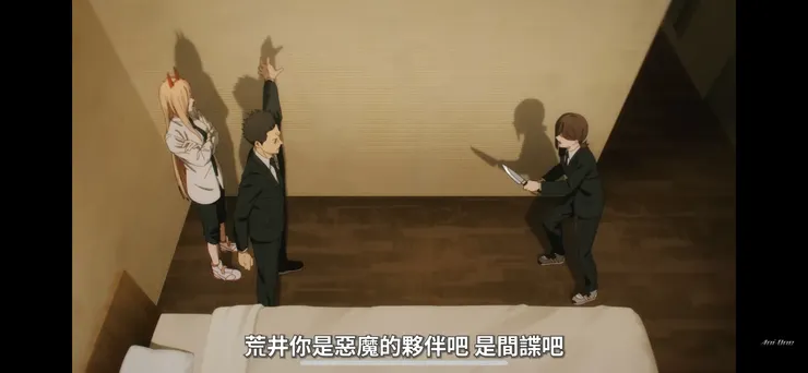 整個篇章動畫變成超壓抑的心理劇。漫畫我覺得更像是有人睡覺、有人正經、有人瘋狂的荒誕劇。