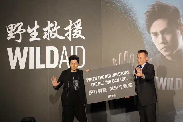 左起為WildAid全球大使周杰倫、WildAid執行長Peter Knights。