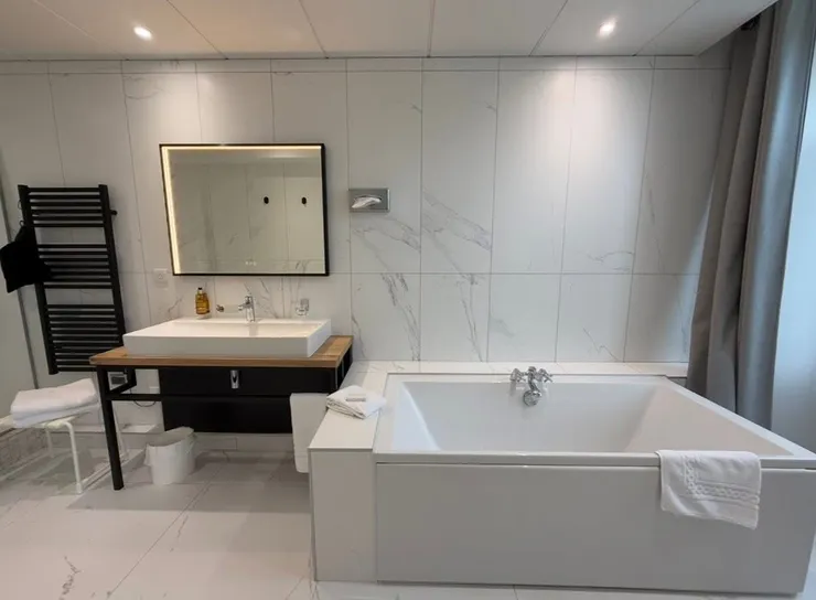 大浴缸，可以舒服的泡澡