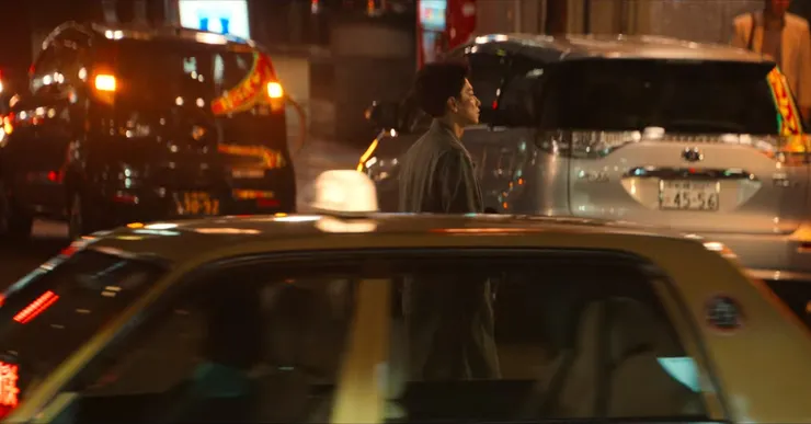 故事開始的2018年札幌，兩人第一個交錯鏡頭。來源：NETFLIX