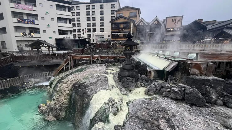 有點像溫泉版的人造瀑布。