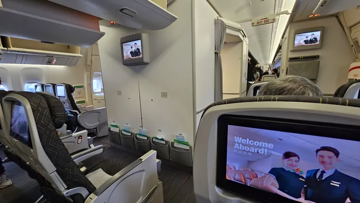 長榮航空的歡迎登機畫面真的很賞心悅目!