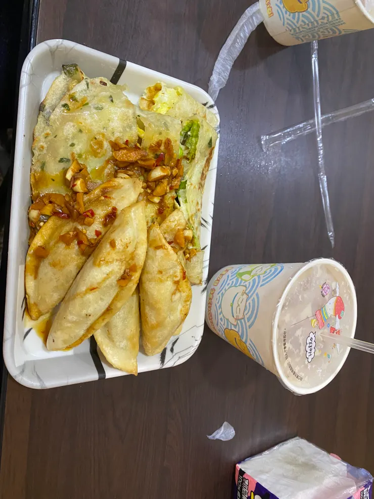 7號套餐（蔬菜蛋餅+炸鍋貼）+蒜辣+奶茶