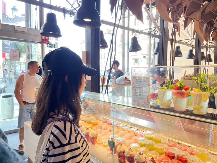 朋友想喝果汁，發現不是