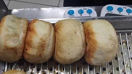 [基隆美食]日賣千顆老字號金黃脆皮水煎包紀錄，西定水煎包四十