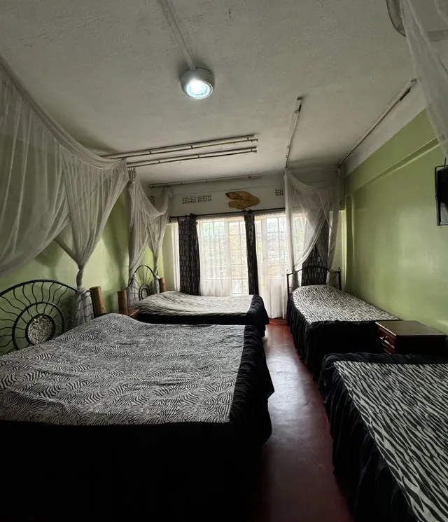 2張雙人+2張單人，我都懷疑他們只是不想要搬床