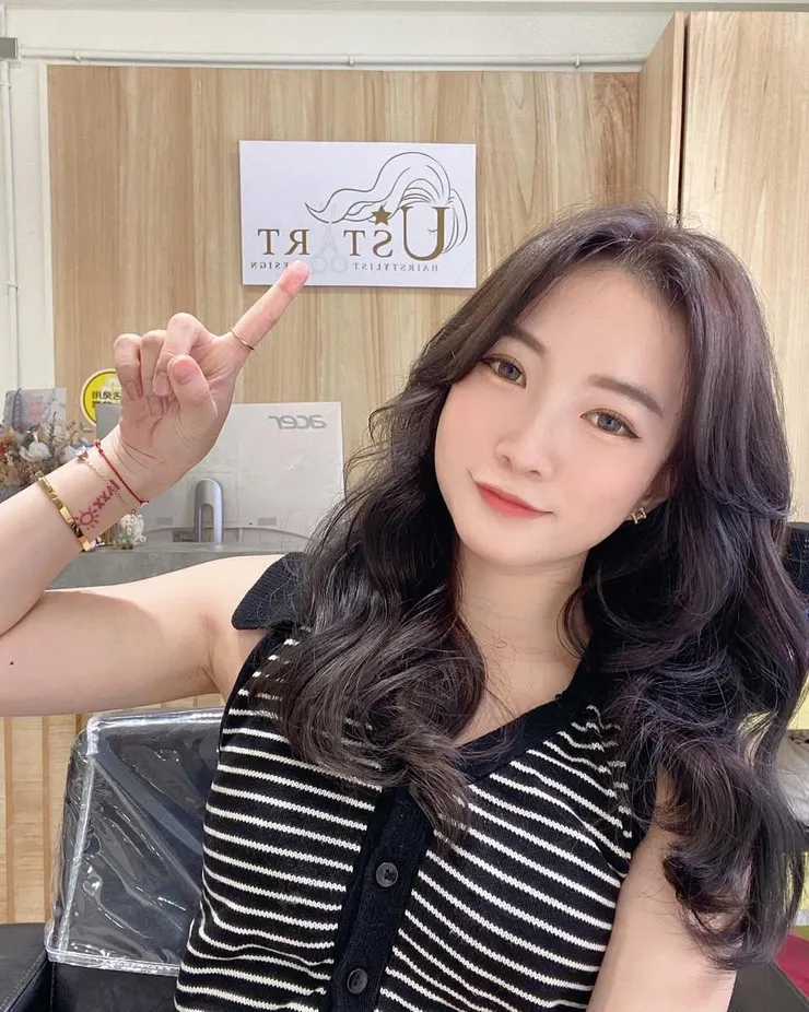 頭髮看起來也超級好