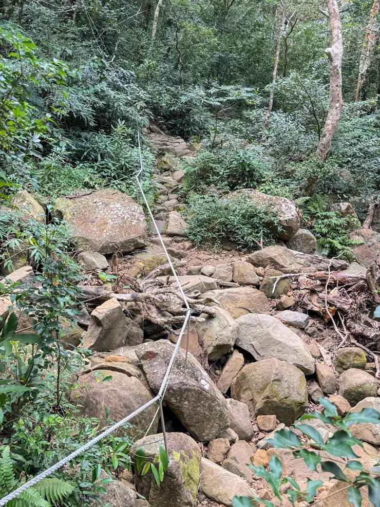 時間不早了快快走往三角點