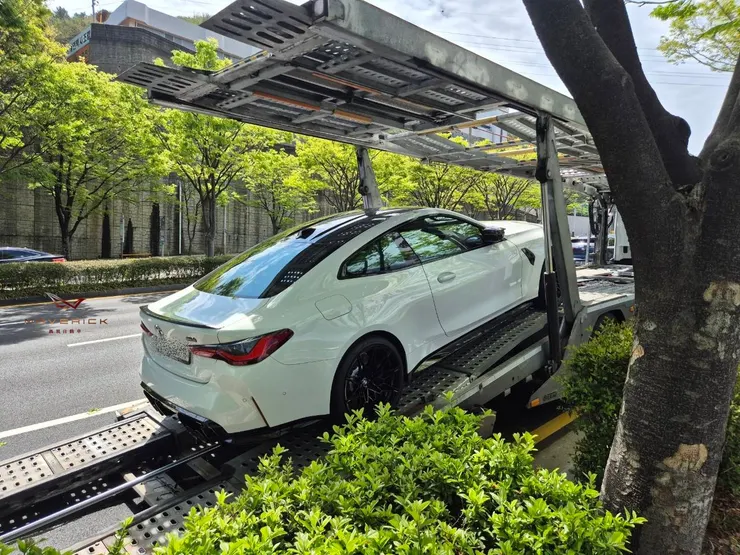 2024 BMW M4 Competition 外匯車代購進度分享，從鎖定車源、出口前檢查到港口裝運，全程細節把關，確保車輛安全回台。