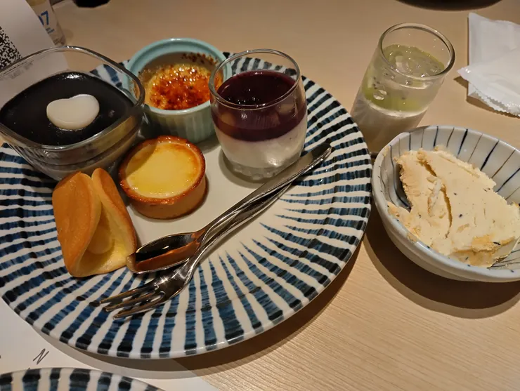 焦糖布丁 黑糖元寶 半熟乳酪塔 白玉芝麻奶酪 紅莓米布丁